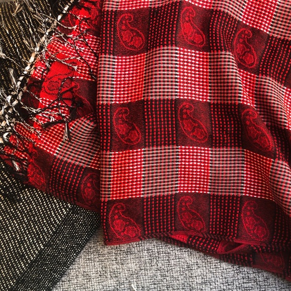 🧣 MWOT Red Scarf 🧣 - Picture 1 of 3